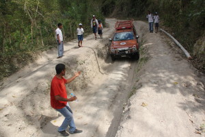 Rusak Parah Jalan Provinsi di Manggarai Timur