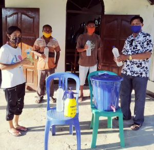 Partai Demokrat Kabupaten Kupang Bagi Ratusan Paket Sembako di Semau