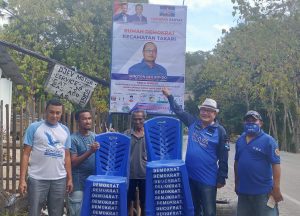 DPC Demokrat Kabupaten Kupang Edukasi Warga dan Bantu Kursi Gratis Ditengah Pandemi Covid