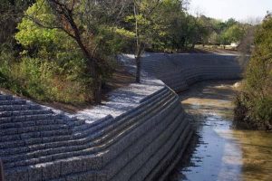 Pemkab Flotim Bangun Tembok Penahan Sungai Cegah Banjir dan Longsor