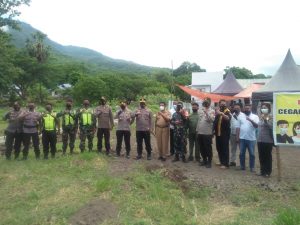 Pejabat Polda NTT dan Kapolres Flotim Monitor Kampung Tangguh-Kepala Nagi, Desa Konga