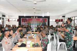 Danrem 161/WS dan Kapolda NTT Makan Siang Bersama Siswa Dikmaba TNI AD dan Siswa Diktukba Polda NTT