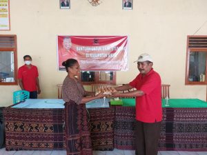 Patris Lali Wolo Salurkan 3.240 Butir Telur bagi Penderita Stunting di Kabupaten Sikka