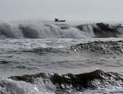 Gelombang Laut Hingga Empat Meter Landa Wilayah Selatan NTT