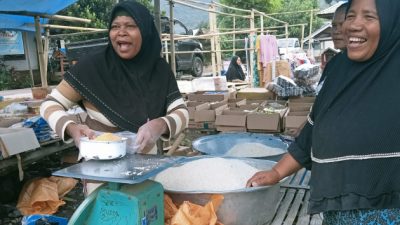 Harga Beras di Pasar Mirek Witihama Tembus Rp15.000, Butuh Pasokan Beras Bulog